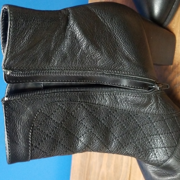 Me Too Black Leather Boots size 10 - Picture 4 of 9